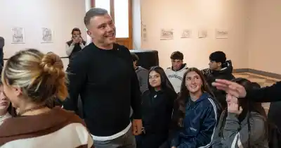 Los estudiantes que entraron al municipio y dejaron al intendente con varias preguntas