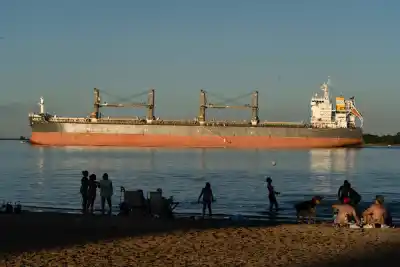 Un pueblo cobra $62.000 a los camiones por 5 km y ahora les pide un trámite que puede cerrar fábricas