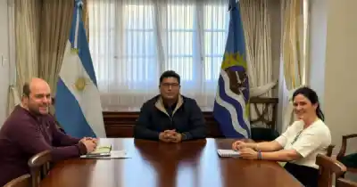 Vidal puso la firma para destrabar cloacas en 1.000 lotes de Perito Moreno