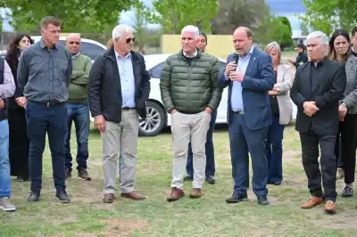 Poggi cerró su gira en el sur con una obra en Navia y un anuncio que va por más