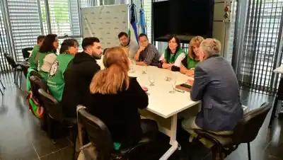 Un sueldo de $12.000 y otro de cero pesos: lo que ATE llevó a la reunión con Sánchez