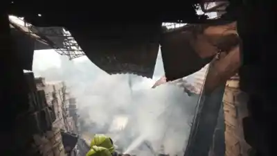 Seis de la mañana en Alvear al 1700: el pedido de auxilio de una mujer que terminó con una autobomba de refuerzo