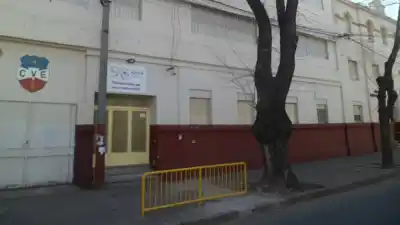 Escándalo en un colegio de Rosario: alumnas afectadas y la decisión que tomó la escuela con los celulares