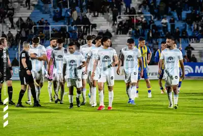 Los jugadores de Gimnasia y Tiro esperaban respuestas y se encontraron con una silla vacía