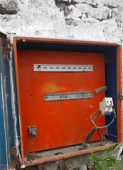 Tercer robo en el Club Agua y Energía: esta vez se llevaron lo que mantiene la luz