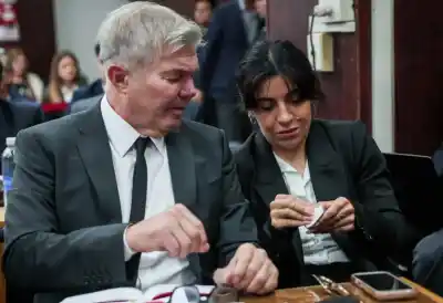 Se quebró al relatar cómo se enteró de la muerte de su padre: los detalles estremecedores que dejaron helado al tribunal