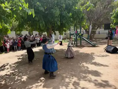 Juntaron tapitas en la escuela de Ullum y el patio terminó transformado