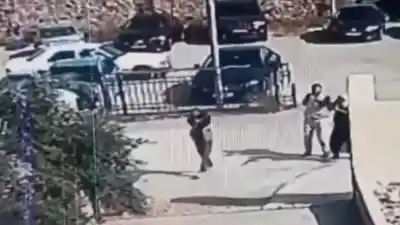 Irumpieron en una iglesia en pleno funeral y dispararon sin parar: hay siete muertos