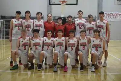 Paraná viaja a Colón con 13 pibes y una misión: que la copa no se mueva de casa