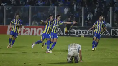 Central define el título con dos bombas en Arroyito y una salida que ilusiona