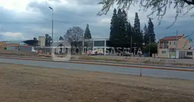 Una retroexcavadora tocó un caño de gas y el colegio Aráoz terminó evacuado