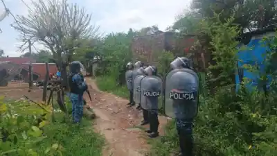 La expareja no se iba de la casa: lo que la policía halló en un cajón selló su suerte