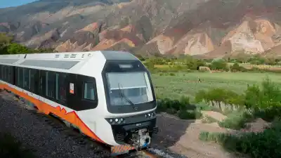 El tren llega a Maimará, pero los turistas se van sin gastar un peso: la queja de los emprendedores