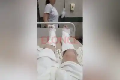Cayó de 2,5 metros, se quebró los dos tobillos y ahora su familia no puede pagar la operación