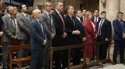 Ausencia inesperada en la misa por el Papa: la razón que dejó a todos hablando