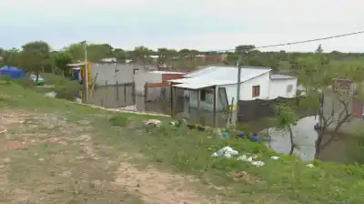 Dos semanas en casillas sobre la banquina y el temporal les voló las chapas