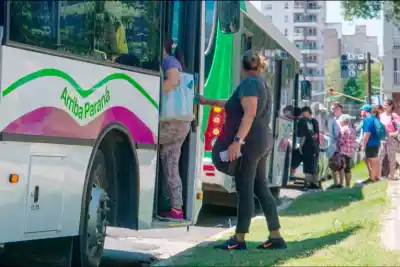 Paraná suma una línea de colectivos y estira cuatro recorridos: los barrios que cambian