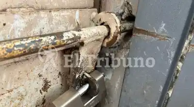 Metán: entraron al cementerio de madrugada y se llevaron hasta las botas de un empleado