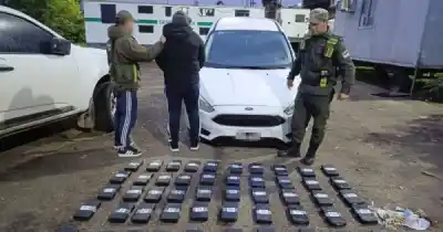 El Ford Focus pasó por Salta con 50 paquetes ocultos: dónde los escondían