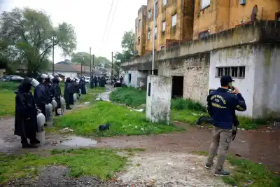 Rodearon las torres de Etchepare con 200 policías: lo que encontraron adentro de los departamentos