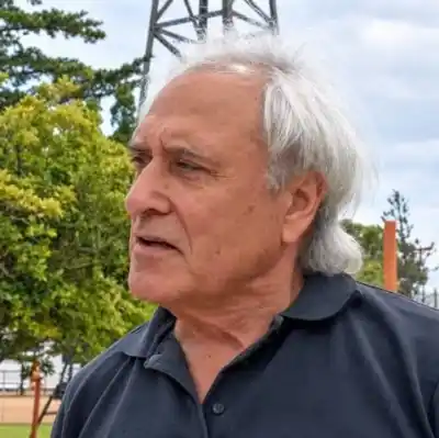 Comodoro despide a Daniel Legaz: 33 años bajo el petróleo y una obsesión que lo hizo único