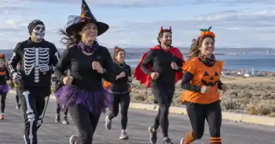La carrera de disfraces que se corre de noche y tiene una distancia gratis para los chicos
