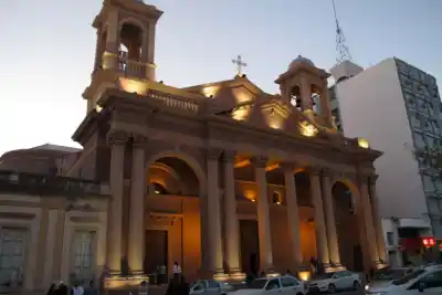 Una adolescente rezaba en una basílica y le sacaron el iPhone: la pista que llevó a un remisero