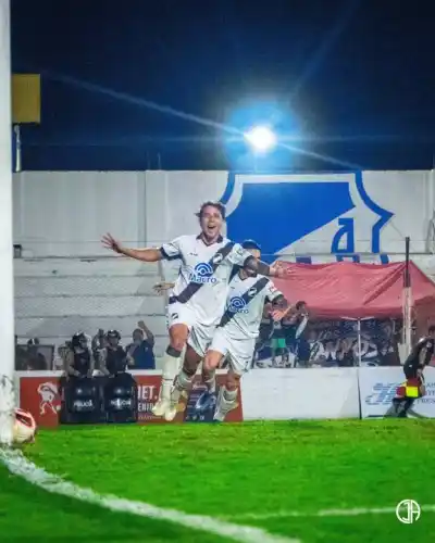 El Pistoia fue una fiesta: el Santo goleó y ahora define la serie con una ventaja que ilusiona