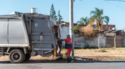 El error con la basura que termina rompiendo las bolsas en la calle y ensucia toda la cuadra