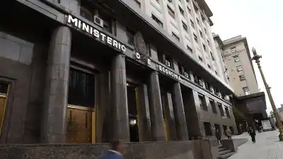 El Gobierno sale a renovar $10,8 billones: qué hará con los plazos que quiere estirar