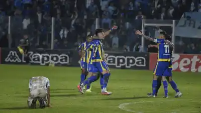 Central juega su final en Arroyito y después mira de reojo a Boca