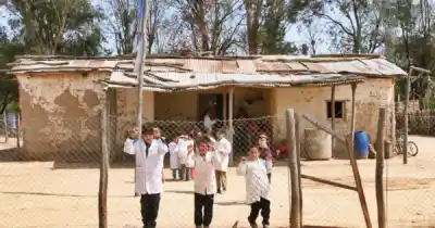 Salieron de viaje por la 40 y volvieron con 12 escuelas rurales transformadas