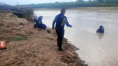 Se les dio vuelta el bote en el Bermejo: tres salieron nadando y al cuarto no lo vieron más