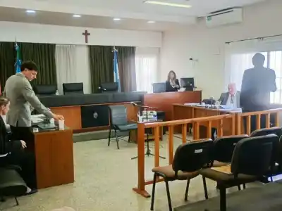 Un jurado popular lo declaró no culpable de abuso sexual y la sala estalló