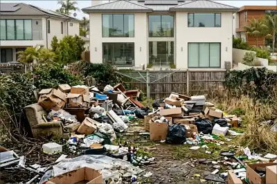 Acumula basura hace una década en una casa de US$1,3 millones y los vecinos ya no saben qué hacer