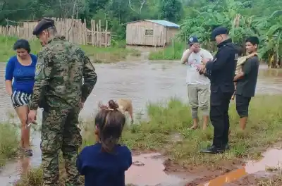 El arroyo Capilla se desbordó y 26 vecinos debieron dejar sus casas: quiénes están entre los evacuados