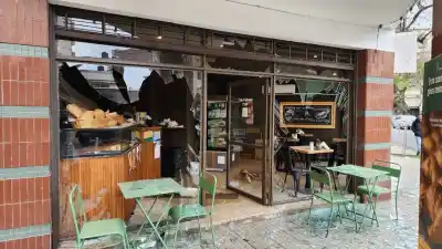 Explotó una cafetera en pleno centro y la empleada terminó con quemaduras