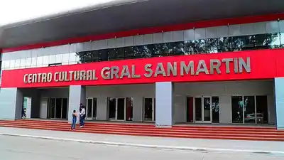 El escenario del San Martín tenía escaleras: la ordenanza que aprobaron por unanimidad