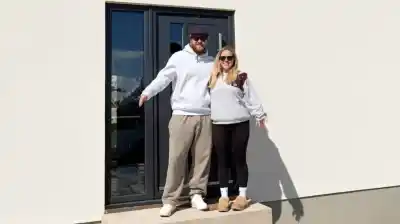 Compraron un terreno por 83.000 euros y levantaron su casa de 140m² con bloques que se ensamblan como Lego