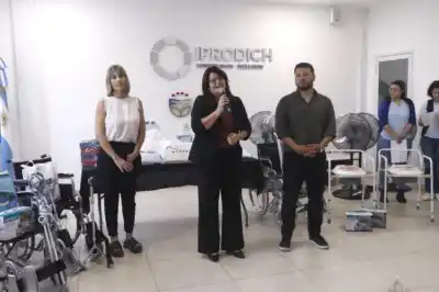 En Chaco entregaron sillas de ruedas, audífonos y bastones: quiénes los reciben