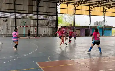 Siete empresas jujeñas se miden en un torneo de fútbol femenino con causa: dónde y a qué hora