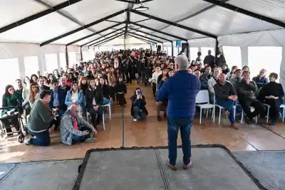 Poggi entregó 34 casas en La Punta y pidió disculpas por una espera que arrancó en 2011