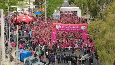 San Juan se vistió de rosa: la postal que se repitió en el Aldo Cantoni pese al frío y la llovizna
