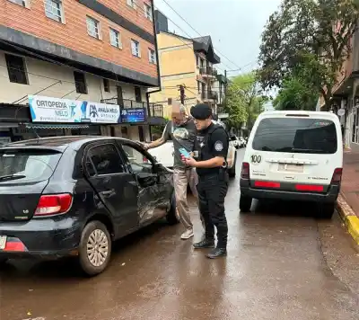 Dos conductores chocaron en Eldorado: uno de ellos marcó 2,16 g/l de alcohol en sangre