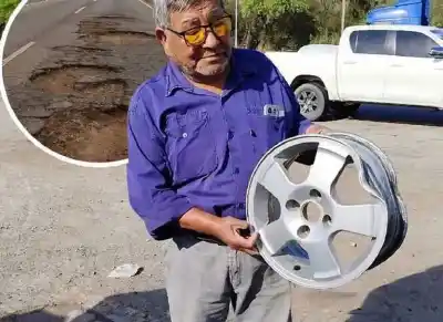 El pozo que casi lo mata en la 34: caminó hasta el peaje con la llanta destrozada en la mano