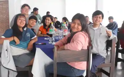 Palpalá: la noche que los egresados ya tienen todo resuelto (y hasta el menú)