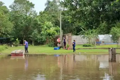 La crecida del Paraná y el Paraguay ya golpea a 61 personas en Paso de la Patria