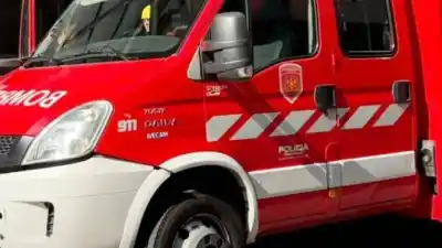 Cayó al techo de un bazar en el microcentro y el rescate se volvió una odisea