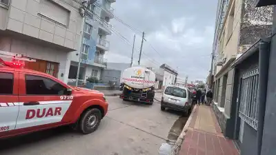 Se les llenó la casa de humo: tres trasladados y un perro que no pudo salvarse