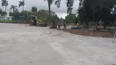 La Municipalidad de La Plata desmanteló su puesto en el Parque Saavedra y Silvia amenaza con encadenarse